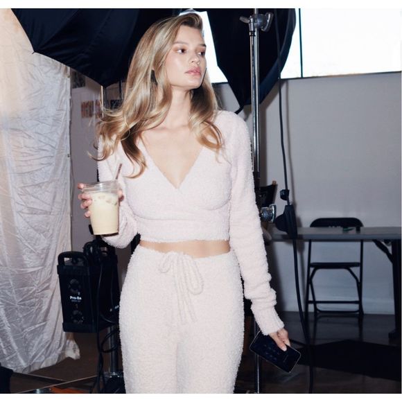 SKIMS Cozy Knit Wrap Top Gray Smoke Size Small Medium Fuzzy Long Sleeve NEW - Picture 3 of 16